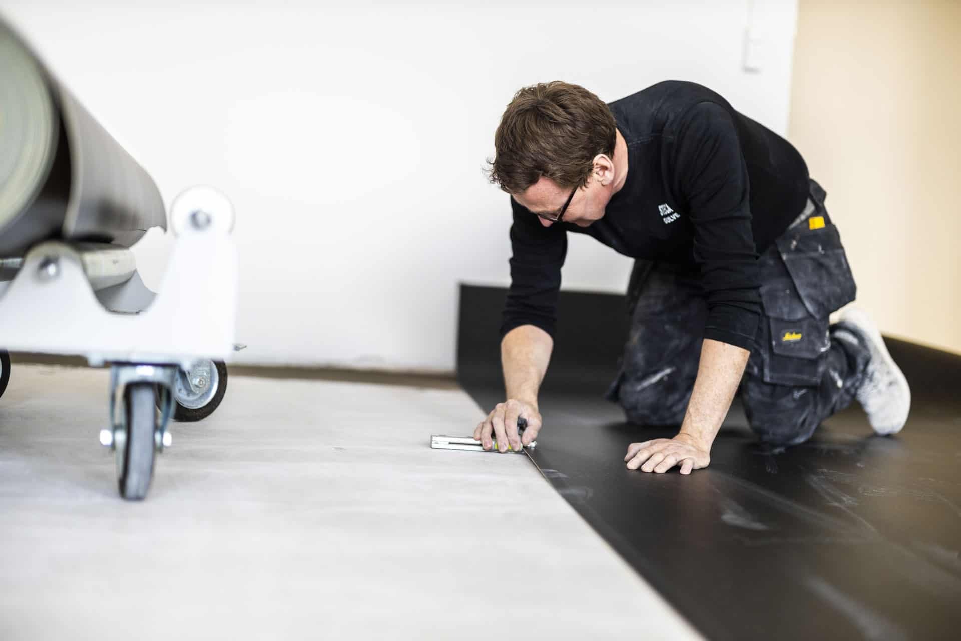 Linoleum vs. Vinyl: Hvad er bedst til køkkengulvet?